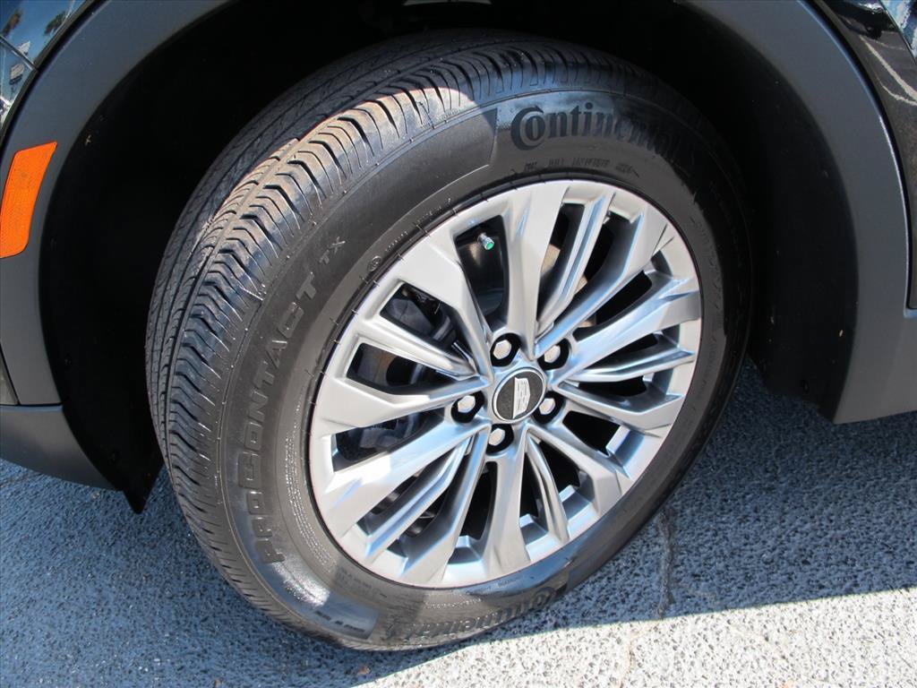 Used 2024 Cadillac XT4 Premium Luxury w/ Technology Package FWD image 25