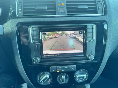 Used 2018 Volkswagen Jetta Sport FWD image 11