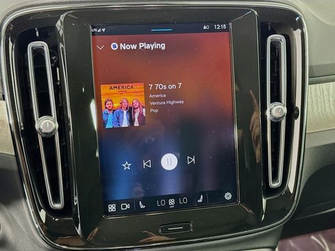 Used 2024 Volvo XC40 B5 Ultimate w/ Protection Package Premier image 16