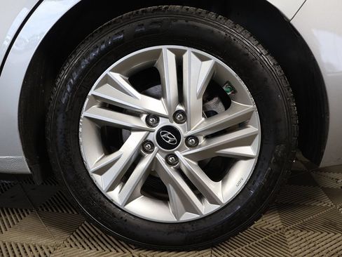 Used 2020 Hyundai Elantra SEL FWD image 17