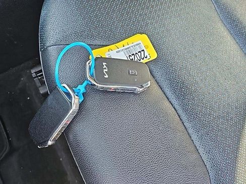 Used 2022 Kia Niro EX Premium image 17