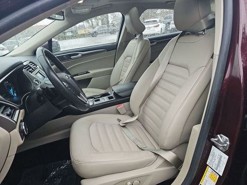 Used 2017 Ford Fusion SE image 9