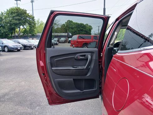 Used 2011 Chevrolet Traverse LT w/ Personal Connectivity Package image 11