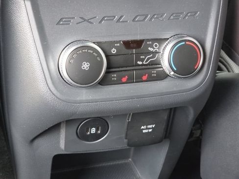 Used 2025 Ford Explorer Platinum AWD/4WD image 12