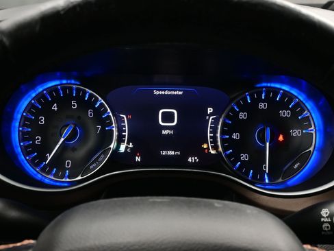 Used 2019 Chrysler Pacifica Touring-L Plus image 26