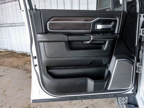 Used 2025 RAM 3500 Laramie AWD/4WD image 43