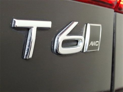 Used 2019 Volvo XC60 T6 Momentum w/ Multimedia Package image 32