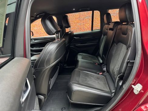 Used 2023 Jeep Grand Cherokee Altitude image 22