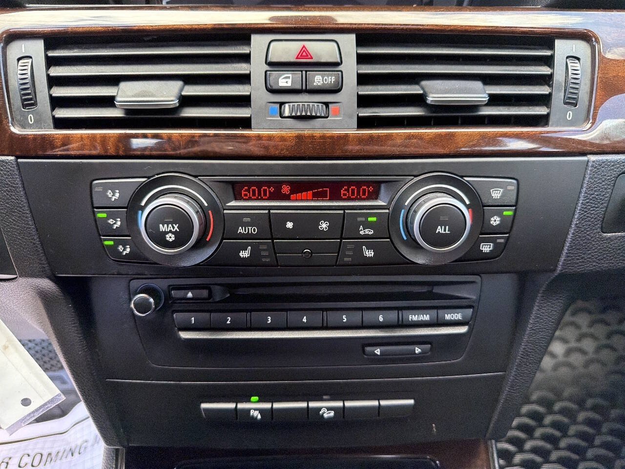 Used 2011 BMW 328i xDrive Sedan AWD/4WD image 29