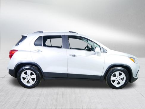 Used 2019 Chevrolet Trax LT w/ LT Convenience Package image 8