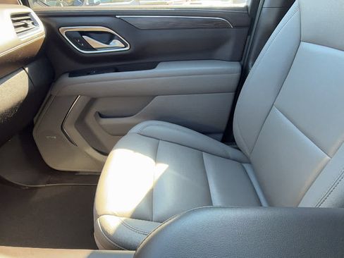 Used 2022 Chevrolet Tahoe Z71 w/ Luxury Package AWD/4WD image 12