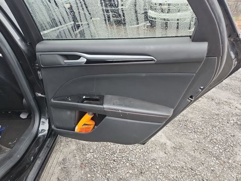 Used 2015 Ford Fusion SE w/ Equipment Group 201A image 24