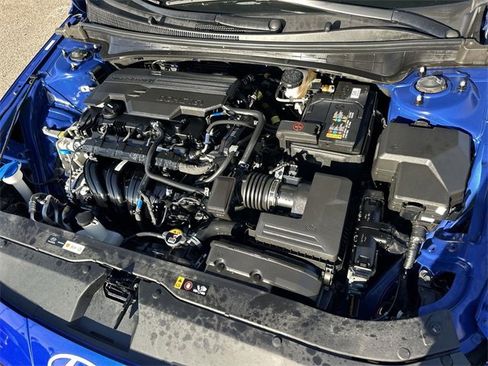 Used 2025 Hyundai Elantra SEL image 29