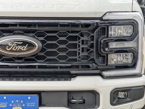 New 2026 Ford F250 Lariat w/ Black Appearance Package AWD/4WD image 8
