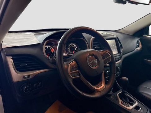 Used 2017 Jeep Cherokee Limited AWD/4WD image 10