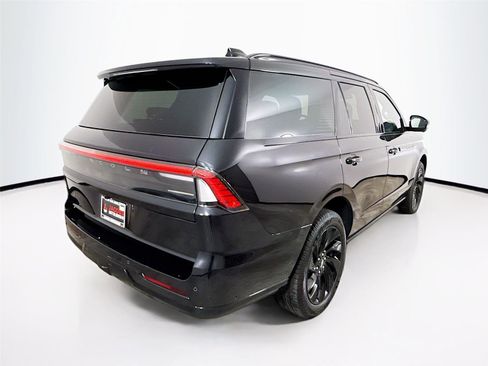 Used 2025 Lincoln Navigator Reserve w/ Jet Appearance Package image 7