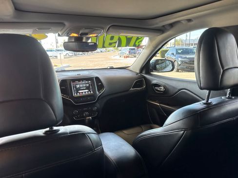 Used 2022 Jeep Cherokee Latitude Lux w/ Sun & Sound Group FWD image 12