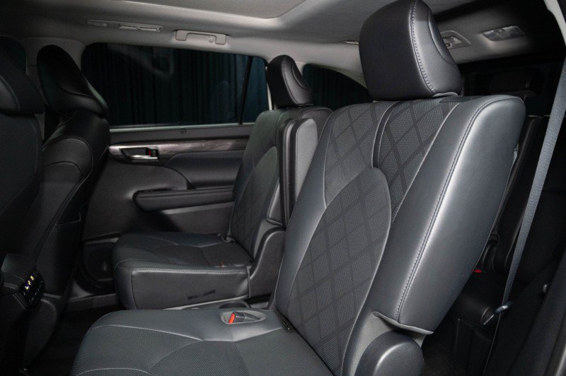 Used 2021 Toyota Highlander Platinum AWD/4WD image 13