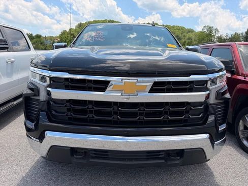 Used 2022 Chevrolet Silverado 1500 LT AWD/4WD image 16
