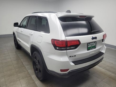 Used 2019 Jeep Grand Cherokee Laredo image 5
