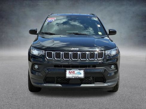 Used 2024 Jeep Compass Latitude AWD/4WD image 9