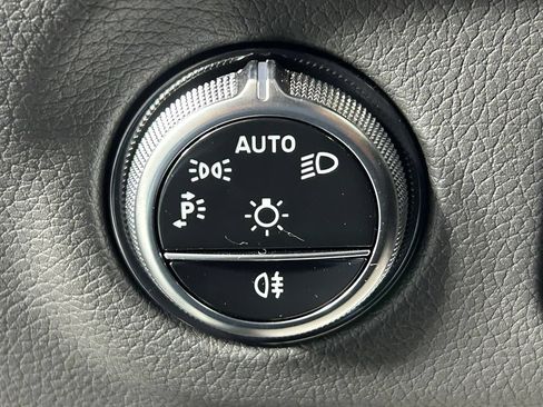Used 2023 Mercedes-Benz EQE 500 4MATIC Sedan image 28