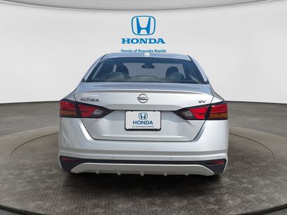 Used 2024 Nissan Altima 2.5 SV