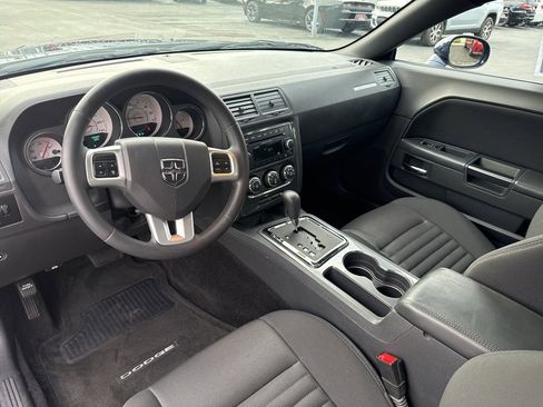 Used 2014 Dodge Challenger SXT image 15