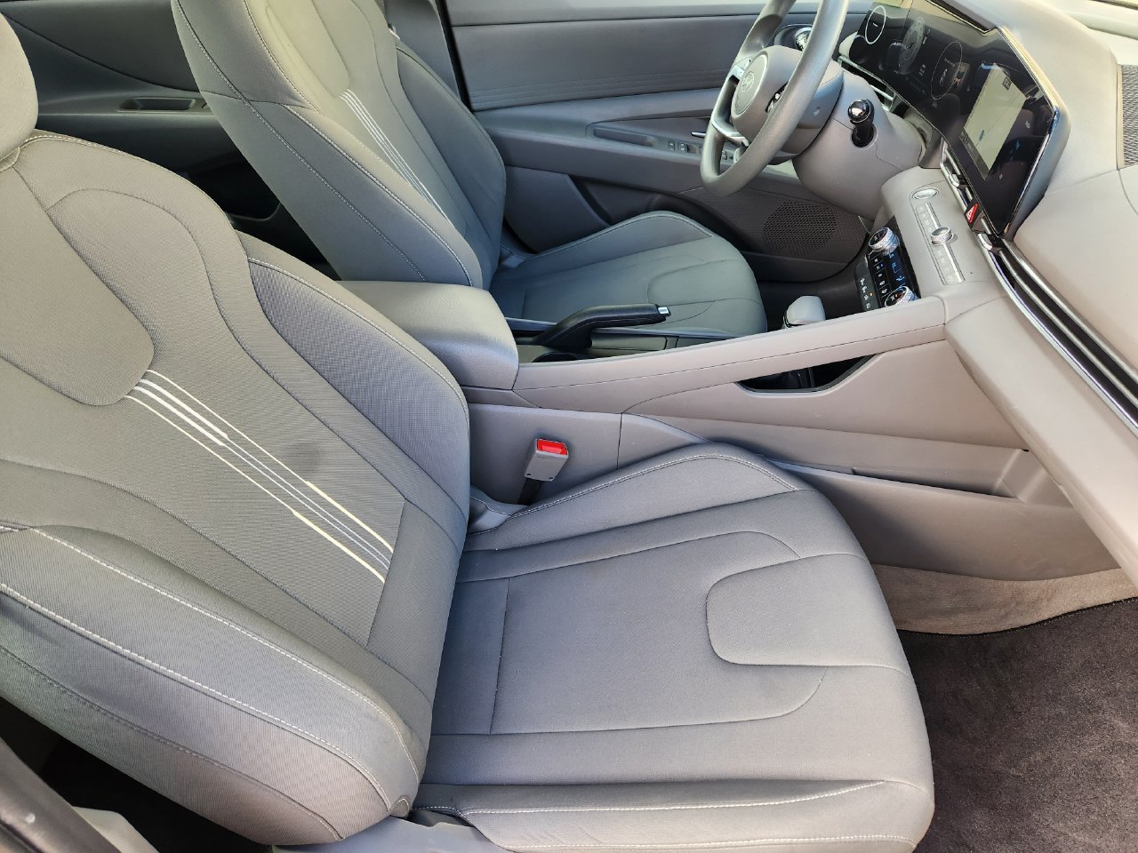 Used 2024 Hyundai Elantra SEL FWD image 11