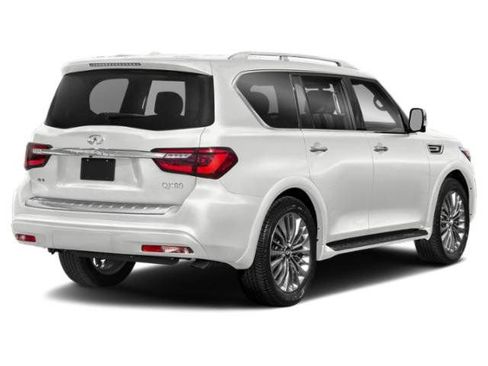 Used 2024 INFINITI QX80 Sensory AWD/4WD image 2
