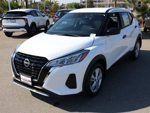 New 2025 Nissan Kicks Play S image 8