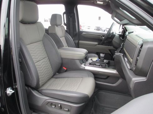 Used 2025 Chevrolet Silverado 1500 ZR2 w/ Technology Package image 22