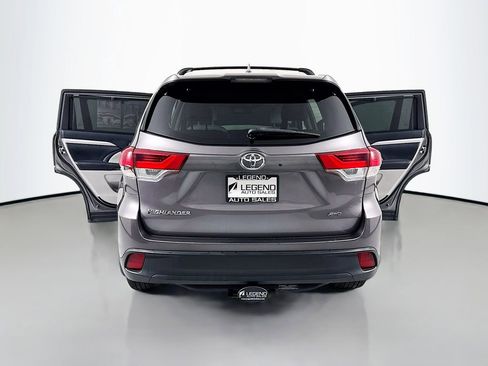 Used 2019 Toyota Highlander XLE AWD/4WD image 23