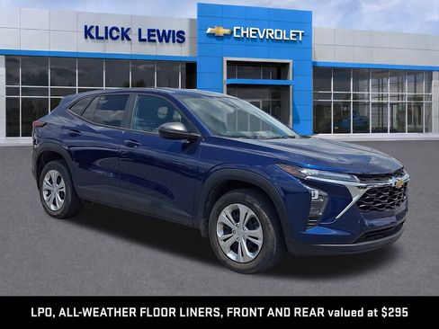 Used 2024 Chevrolet Trax LS FWD image 1