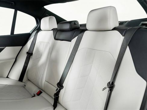 Used 2025 BMW i5 xDrive40 w/ M Sport Package image 58