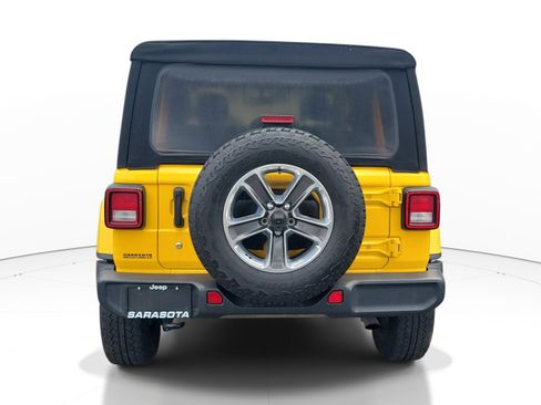 Used 2018 Jeep Wrangler Unlimited Sahara AWD/4WD image 5