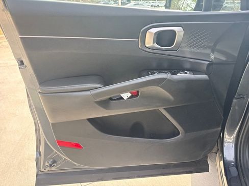 Used 2021 Kia Sorento S image 14