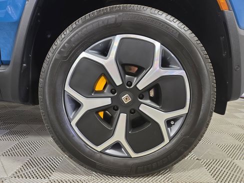 Used 2023 Rivian R1S Launch Edition image 12