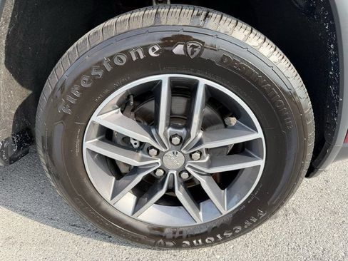 Used 2017 Jeep Grand Cherokee Limited AWD/4WD image 16