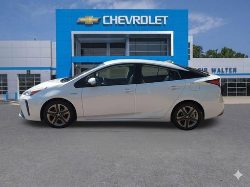 Used 2019 Toyota Prius XLE image 2