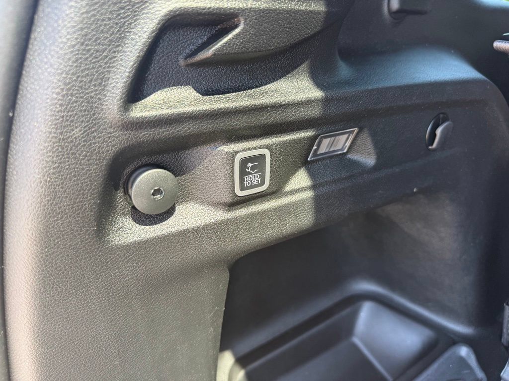 Used 2021 Jeep Grand Cherokee L Laredo AWD/4WD image 34