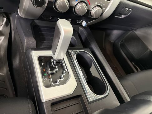Used 2017 Toyota Tundra SR5 AWD/4WD image 17