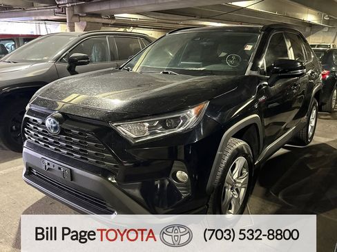 Used 2021 Toyota RAV4 XLE w/ Convenience Package image 1