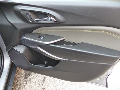 Used 2025 Chevrolet Trax ACTIV w/ Sunroof Package FWD image 36