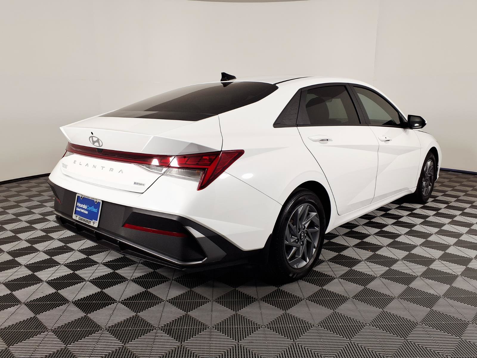 Used 2026 Hyundai Elantra Hybrid FWD image 4