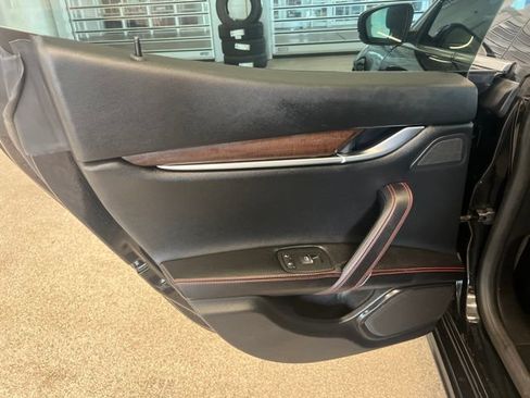 Used 2018 Maserati Ghibli S Q4 AWD/4WD image 31