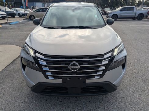Used 2024 Nissan Rogue S image 9