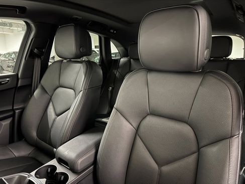 Certified 2026 Porsche Macan image 25