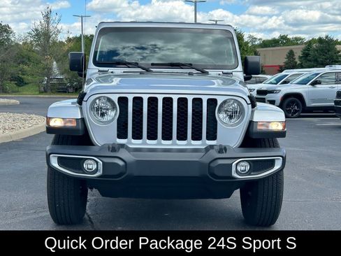 Certified 2023 Jeep Gladiator Sport AWD/4WD image 3