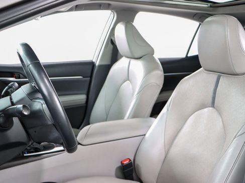 Used 2022 Toyota Camry XLE image 24